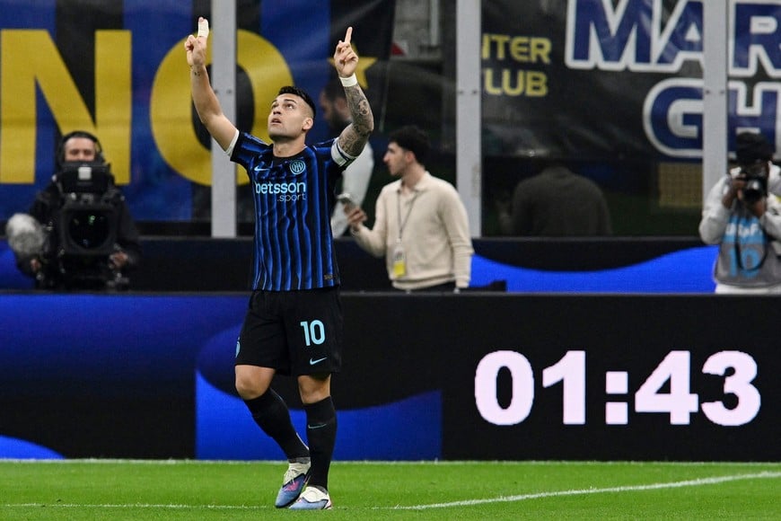 Soccer Football - Serie A - Inter Milan v AS Roma - San Siro, Milan, Italy - April 5, 2026
Inter Milan's Lautaro Martinez celebrates scoring their first goal REUTERS/Jennifer Lorenzini