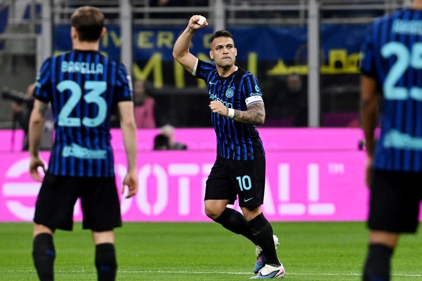 Soccer Football - Serie A - Inter Milan v AS Roma - San Siro, Milan, Italy - April 5, 2026
Inter Milan's Lautaro Martinez celebrates scoring their first goal REUTERS/Jennifer Lorenzini