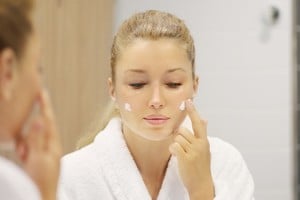 Prohibición de comercialización de diversos productos cosméticos y domisanitarios