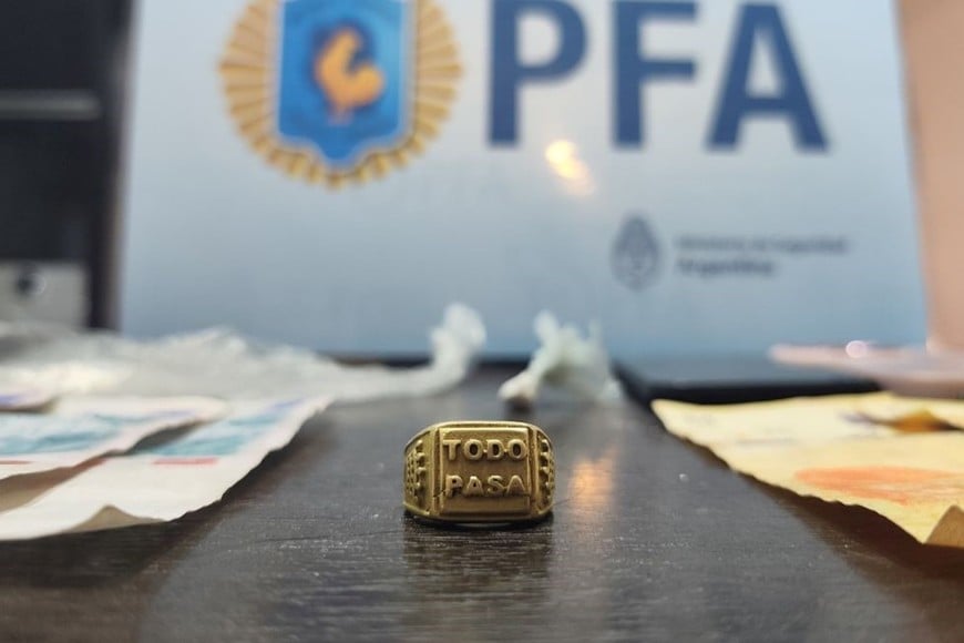 Uno de los elementos incautados durante el operativo. Foto: PFA