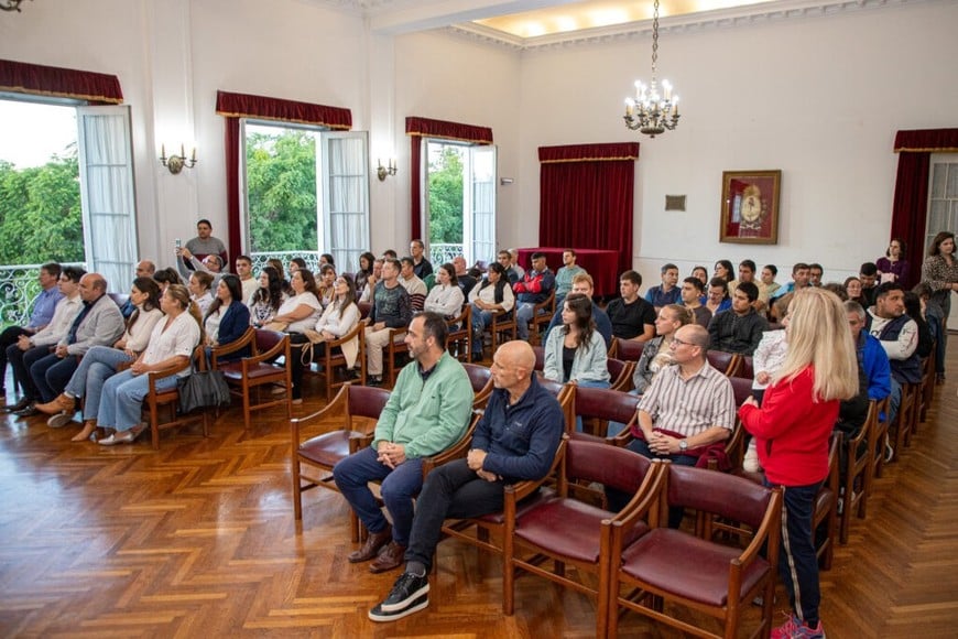 La actividad se llevó a cabo en el Salón Blanco del Palacio Municipal y recibieron su reconocimiento quienes se formaron en Mejora continua.