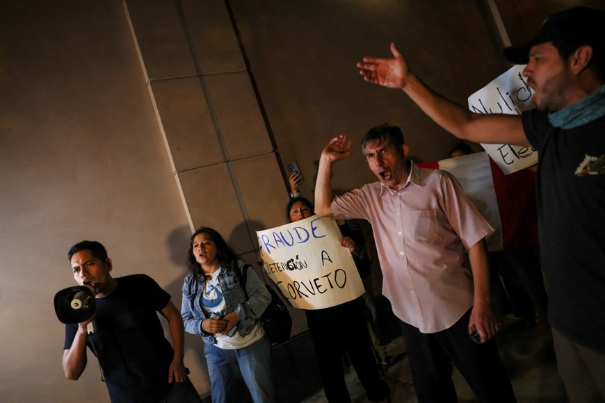 People protest outside the National Jury of Elections office, expressing concerns over what they say was fraud in Peru's general election, in Lima, Peru April 12, 2026. REUTERS/Manuel Orbegozo