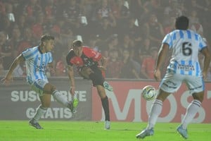 Julián Marcioni, uno de los jugadores más importantes de Colón de mitad de cancha hacia adelante. Foto: Manuel Fabatía.