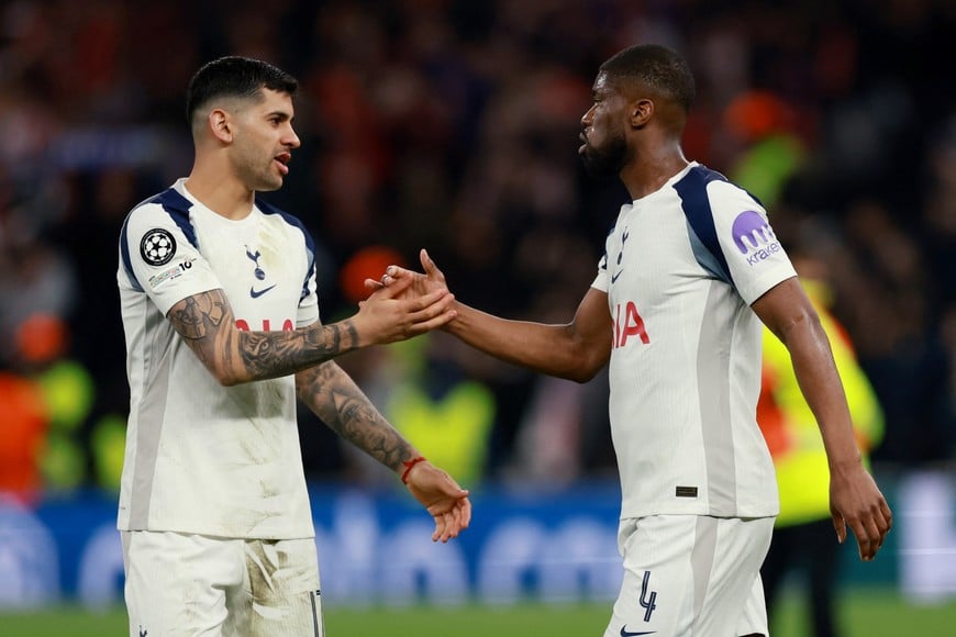 Soccer Football - UEFA Champions League - Round 16 - Second Leg - Tottenham Hotspur v Atletico Madrid - Tottenham Hotspur Stadium, London, Britain - March 18, 2026
Tottenham Hotspur's Cristian Romero and Kevin Danso look dejected after the match Action Images via Reuters/Paul Childs