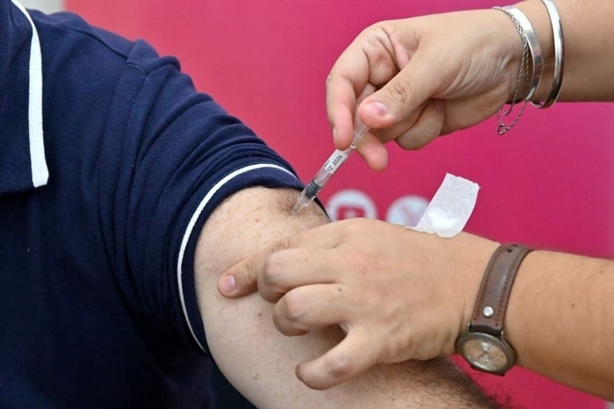 Avanza la campaña antigripal con alta demanda y despliegue en geriátricos