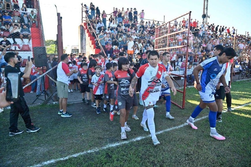 La salida del tucumano a la cancha. Gentileza @amado_regino