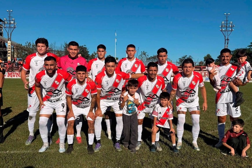 El equipo tucumano donde juega Pulga debutó con triunfo. Gentileza @amado_regino