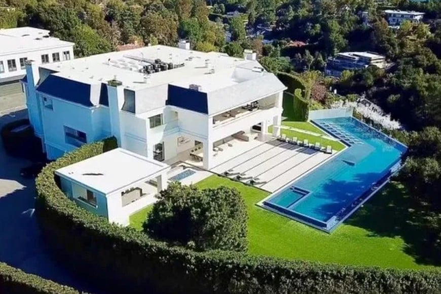 Jennifer Lopez se queda con la mansión de Beverly Hills.