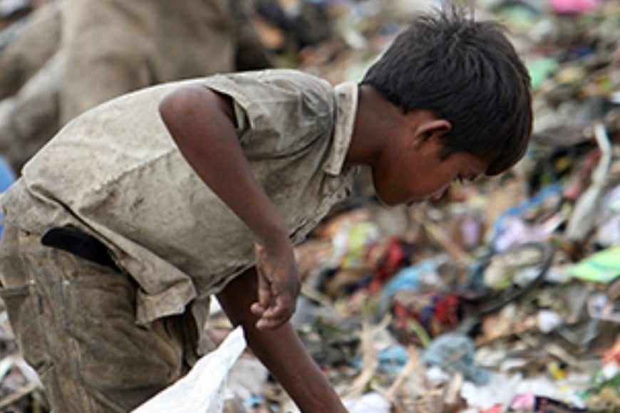 La carga de peso y el trabajo en condiciones adversas afectan directamente el desarrollo óseo y muscular