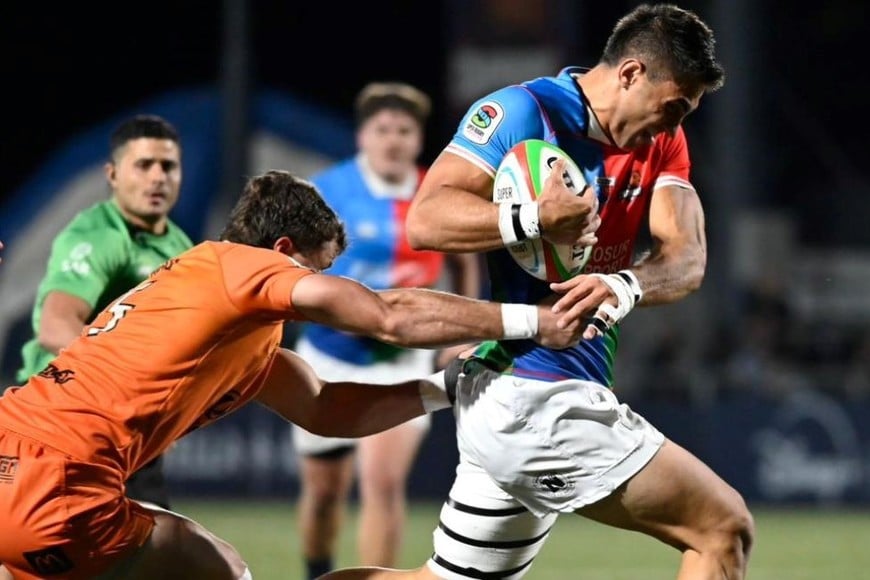 Elizalde intenta en vano detener a Estelles.