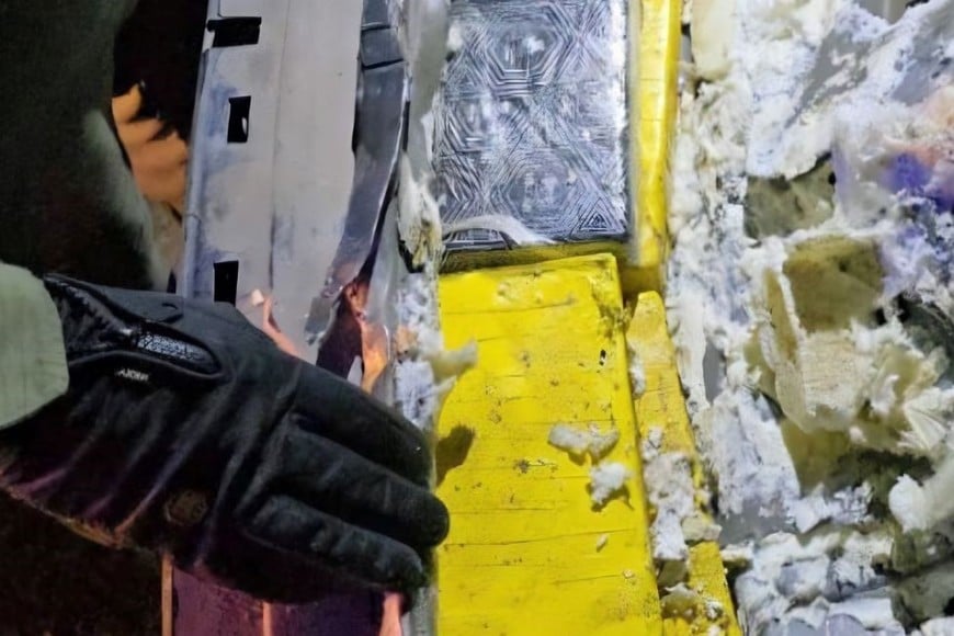 La droga estaba oculta en distintos compartimientos secretos de la camioneta. Foto: El Litoral