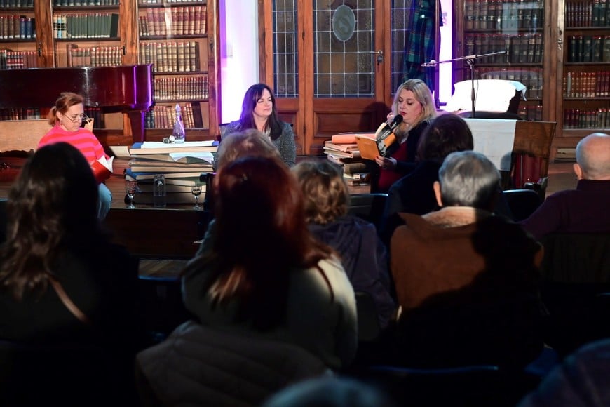 Lecturas en vivo, presentación de libros, talleres y feria de libros y arte gráfico