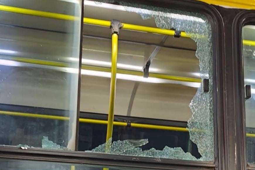 Los daños en la unidad que fue atacada. Foto: Gentileza