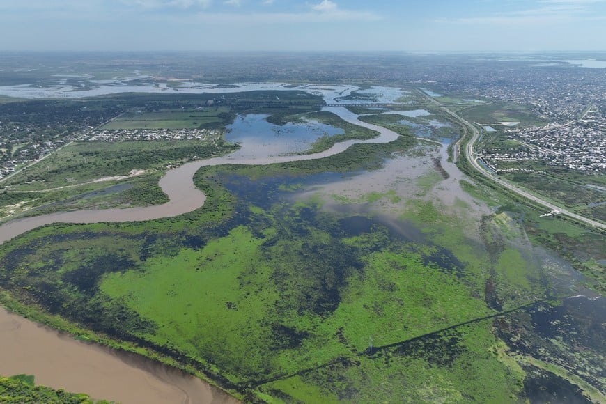 Vista aérea del Salado y su valle de inundación en el área metropolitana santafesina.  Fernando Nicola (archivo).