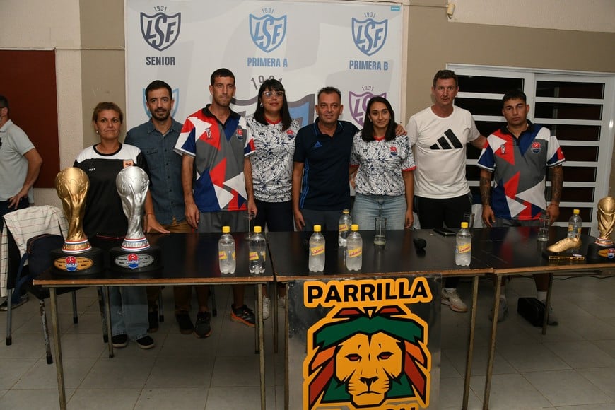 Presencia femenina. Como cada año, Santa Fe FC trabaja con un grupo importante de personas.