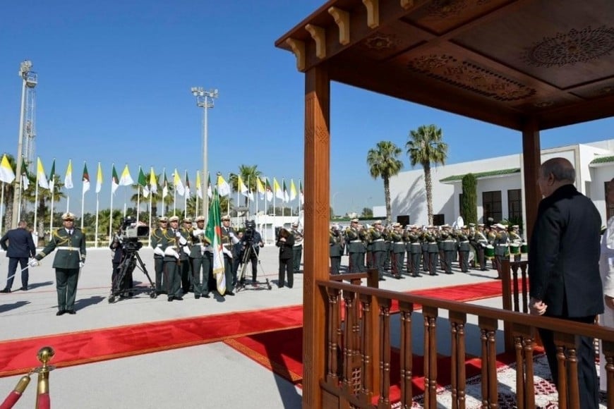 Ceremonia de despedida en Argelia