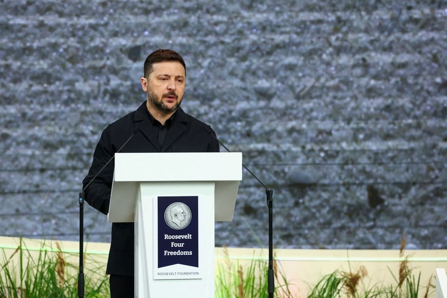 Ukrainian President Volodymyr Zelenskiy speaks after receiving the International Four Freedoms Award, in recognition of him and the people of Ukraine, during the Four Freedoms Awards ceremony in Middelburg, Netherlands, April 16, 2026. REUTERS/Piroschka van de Wouw