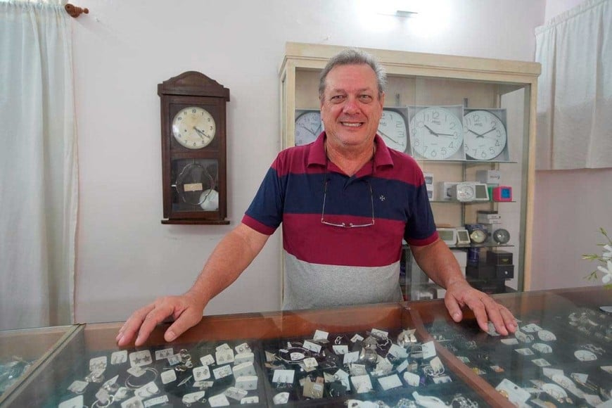 Corti atendió a El Litoral entre sus máquinas. Foto: Fernando Nicola