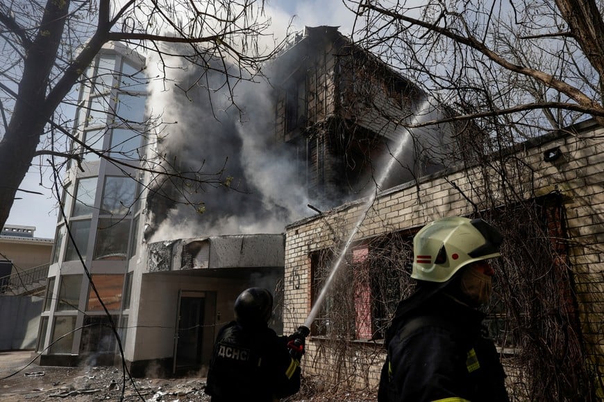 Firefighters work at the site where an office building was hit by a Russian drone strike, amid Russia's attack on Ukraine, in Kharkiv, Ukraine April 16, 2026. REUTERS/Sofiia Gatilova