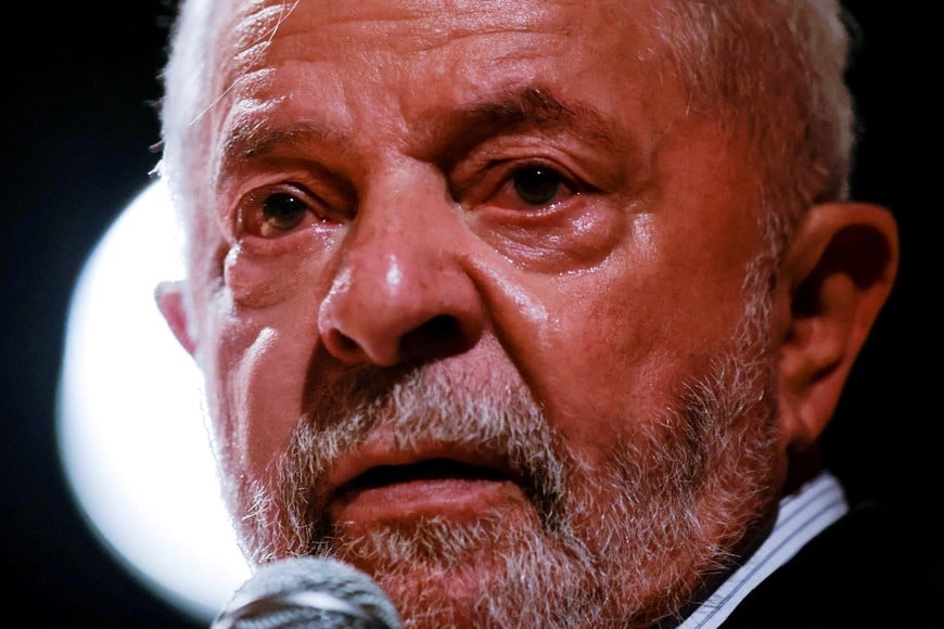 FILE PHOTO: Brazilian President-elect Luiz Inacio Lula da Silva cries while speaking during a meeting with members of the government transition team in Brasilia, Brazil November 10, 2022. REUTERS/Ueslei Marcelino/File Photo