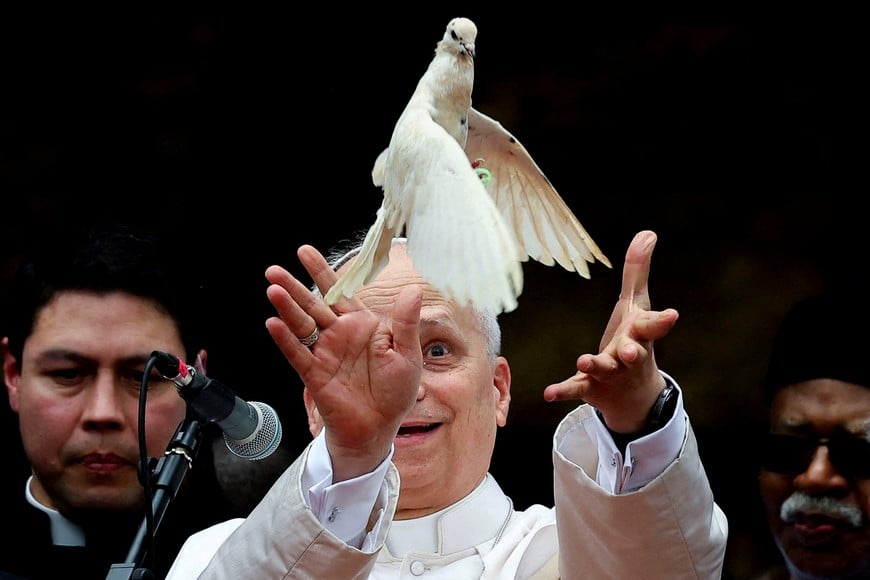 FILE PHOTO: Pope Leo XIV releases a bird next to Archbishop of Bamenda Andrew Fuanya Nkea and other officials after a meeting for peace with the community of Bamenda in Saint Joseph’s Cathedral in Bamenda, Cameroon, April 16, 2026. REUTERS/Guglielmo Mangiapane/File Photo