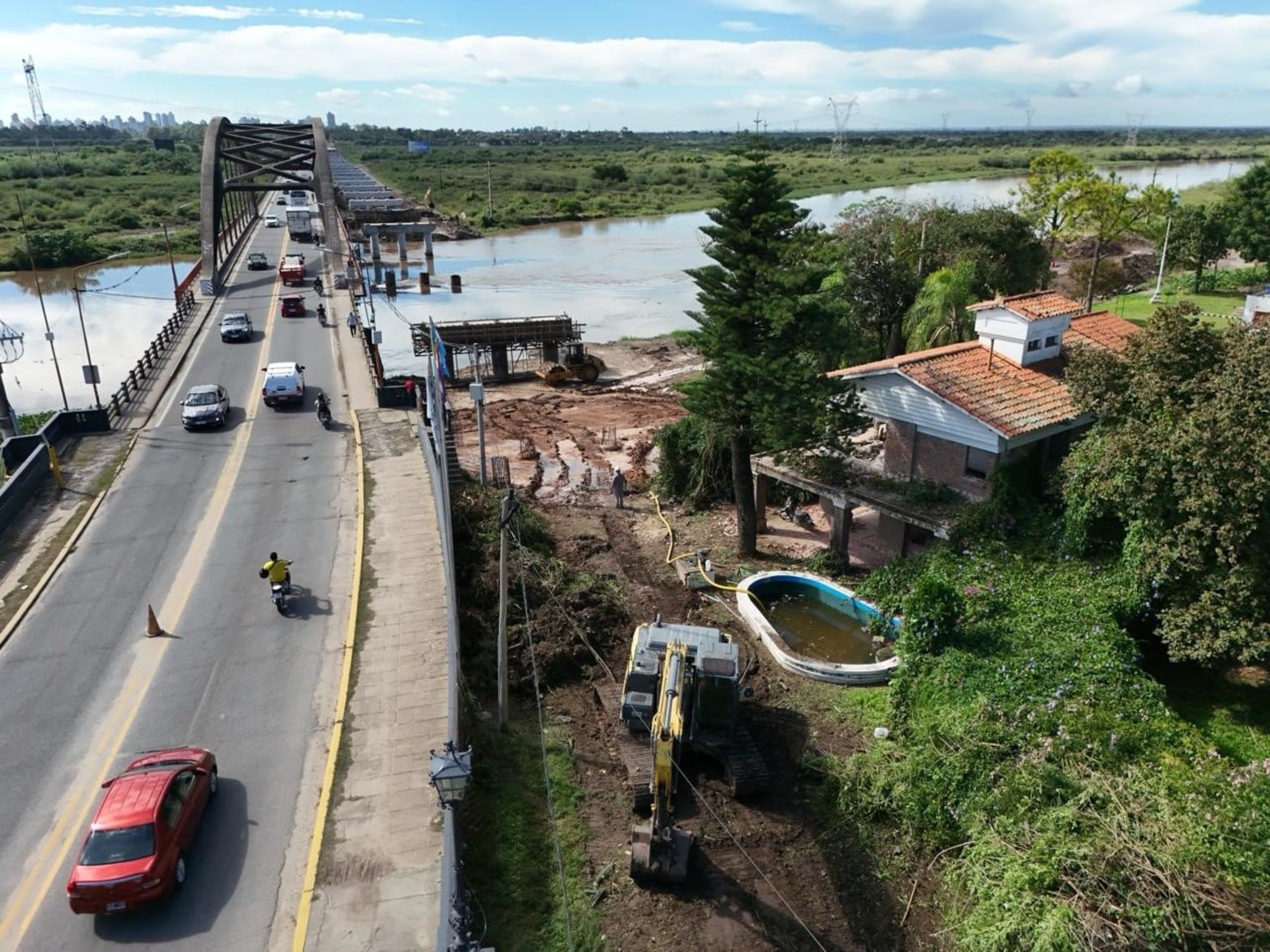 Demuelen una casa en Santo Tomé. Créditos: Fernando Nicola