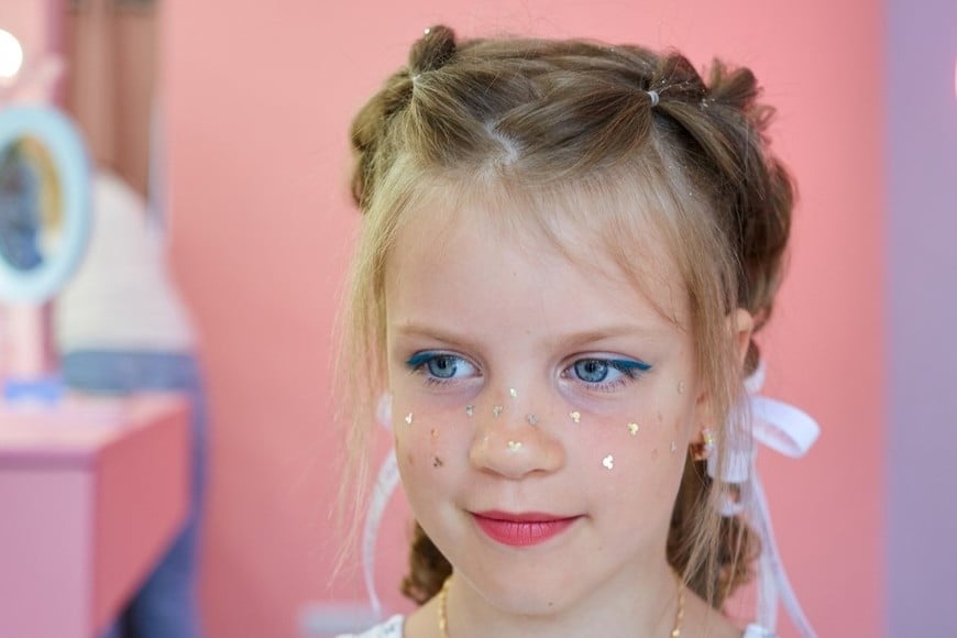 Kits de maquillaje, labiales, sombras, esmaltes y perfumes