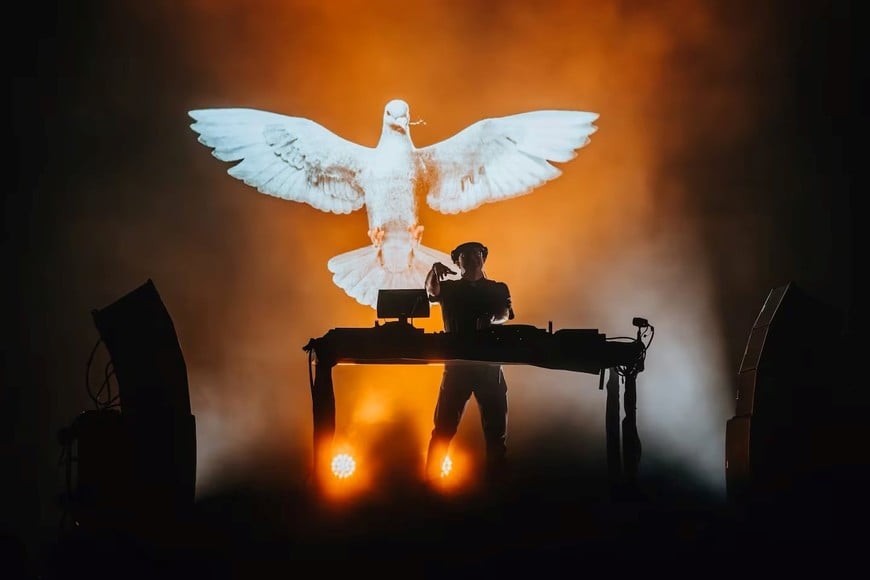 Sacerdote portugués Guilherme Peixoto, conocido internacionalmente como el “cura DJ”, realizará un homenaje al Papa Francisco en Plaza de Mayo