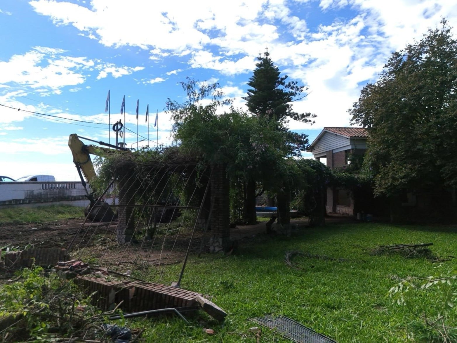 Demuelen una casa en Santo Tomé. Créditos: Fernando Nicola