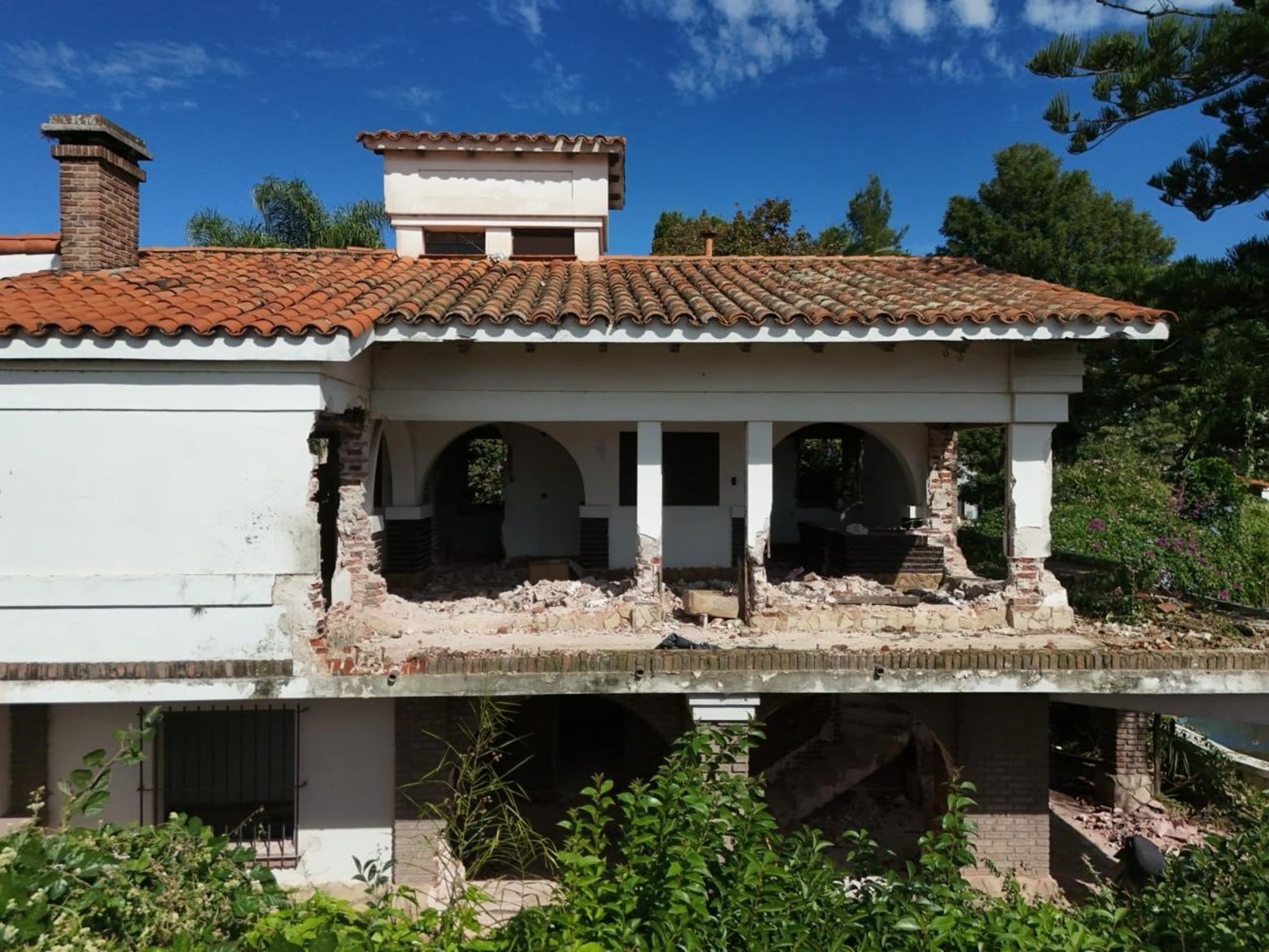Demuelen una casa en Santo Tomé. Créditos: Fernando Nicola