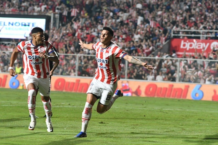 Gol de Estigarribia | Unión-Newell's | Torneo Apertura Fecha 15 | Estadio 15 de Abril. Foto: Manuel Fabatia