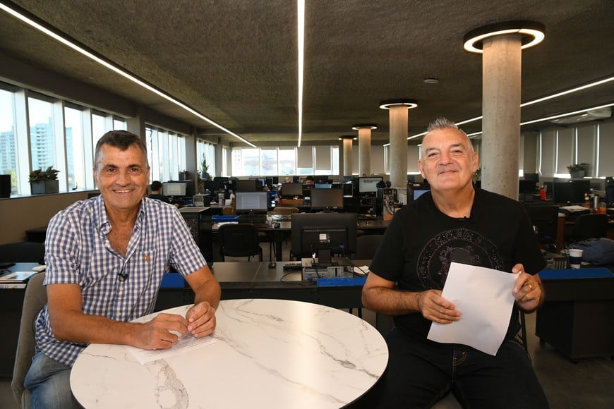 Enrique Cruz y Darío Pignata, los conductores del ciclo rumbo al Mundial que se emitirá todos los viernes a las 20.30 por CyD. El Litoral prepara una cobertura con enviados especiales a Estados Unidos para acompañar a los campeones del mundo, como es ya una costumbre de 108 años de existencia.