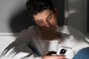 El especialista advirtió sobre el impacto de las redes sociales en la construcción de conductas imitativas.