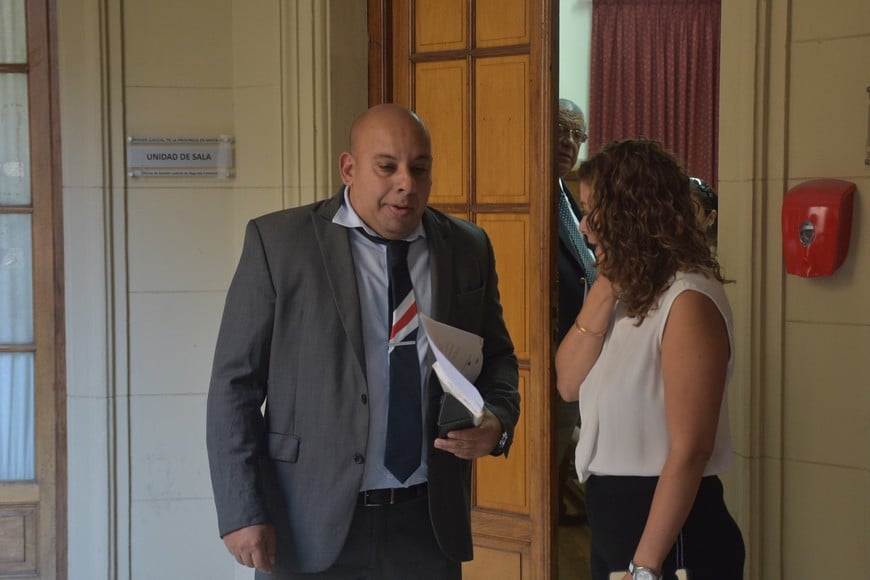 Investigan al encargado de un tradicional bar de Esperanza por el desvío de 20 millones de pesos