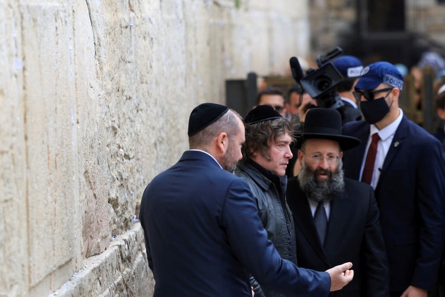 Argentina's President Javier Milei visits the Western Wall, Judaism's holiest prayer site in Jerusalem's Old City, April 19, 2026. REUTERS/Ronen Zvulun