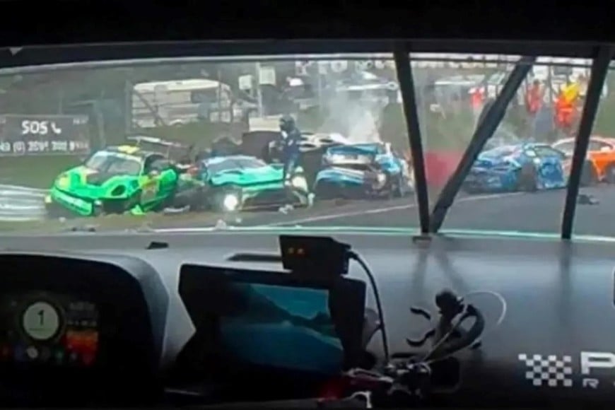 El choque involucró a siete vehículos y dejó además a otros seis pilotos heridos.