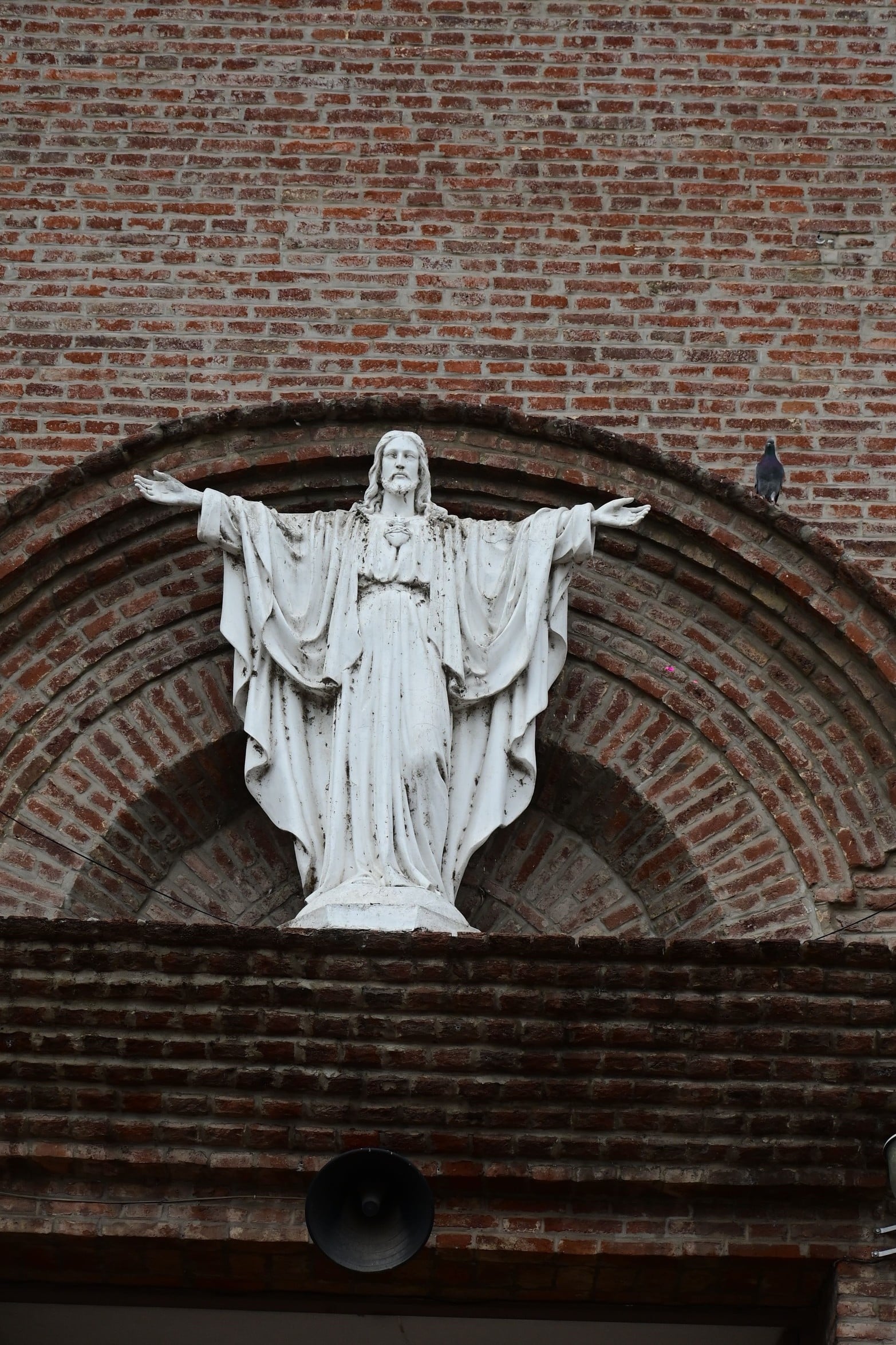 En Santa Fe y en todo el país, fieles se acercan a iglesias, capillas y altares para pedir o agradecer a San Expedito