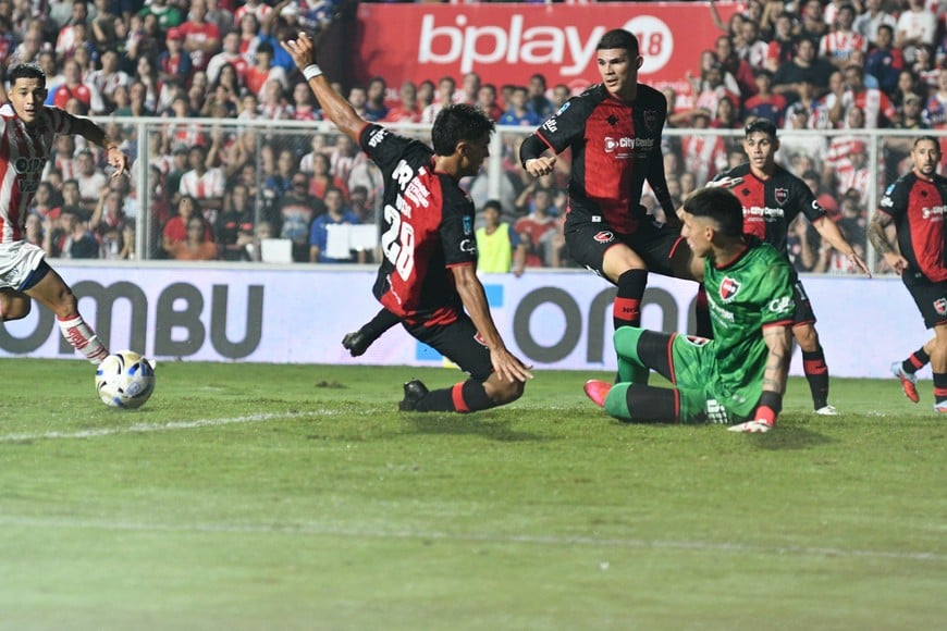 Josué Reinatti, el "arquerito" de Newell's, que fue la gran figura del partido del viernes pasado.