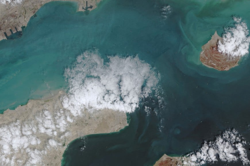 A satellite image shows the ship movement at the Strait of Hormuz on April 17, 2026, in Space. EUROPEAN UNION/COPERNICUS SENTINEL-2/Handout via REUTERS    THIS IMAGE HAS BEEN SUPPLIED BY A THIRD PARTY MANDATORY CREDIT.