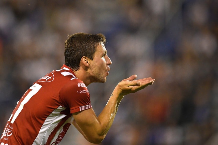 El particular festejo de Franco Soldano al marcar su gol en cancha de Vélez en noviembre de 2017.