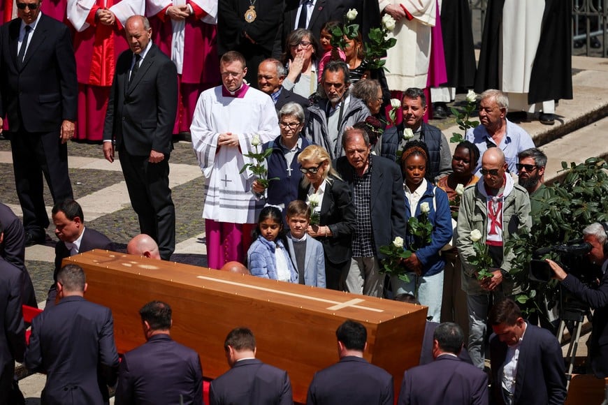 Pallbearers carry the coffin of Pope Francis inside the Papal Basilica of Saint Mary Major (Santa Maria Maggiore) during his funeral, in Rome, Italy, April 26, 2025. REUTERS/Alkis Konstantinidis