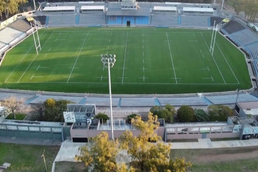 El Charrúa con las "haches" de rugby. Gentileza.
