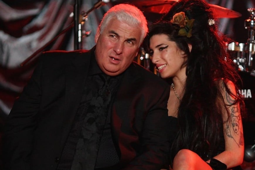 Mitch y Amy Winehouse.