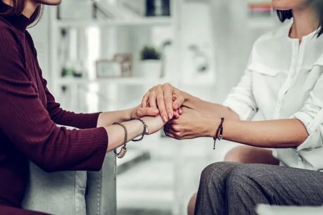 "(...) Para avanzar con el planteo de un vínculo pleno es preciso agregar una nueva dimensión: la empatía. Cuando me vinculo, no solo me relaciono y espero que el otro responda, sino que también me represento lo que al otro le ocurre en la relación conmigo y qué espera de mí".