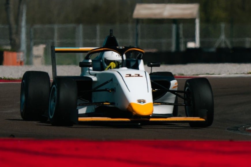 En un acto realizado en la sede central del Automóvil Club Argentino (ACA), la escudería Alpha 54 Racing confirmó la incorporación de los argentinos Thiago Palotini y Federico Díaz a su programa deportivo en la Fórmula 4 italiana, en el marco de un proyecto orientado al desarrollo internacional de pilotos.