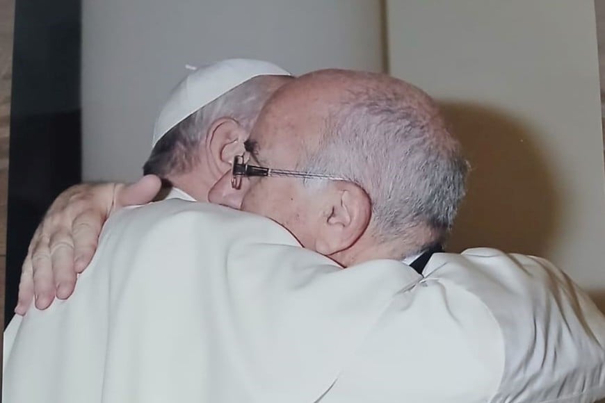 El médico santafesino también relató sus encuentros con el Papa en Buenos Aires y Roma.