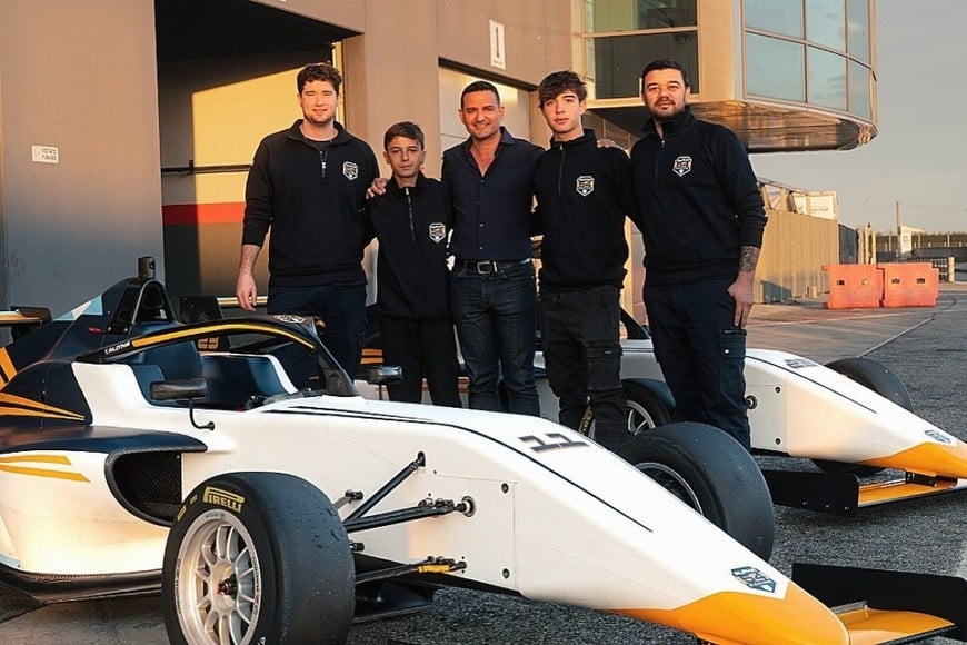 El desembarco de Alpha 54 Racing en la Fórmula 4 italiana no solo representa un paso importante para el automovilismo argentino a nivel estructural, sino también el inicio de un nuevo capítulo en la carrera de jóvenes pilotos. Foto: Gentileza
