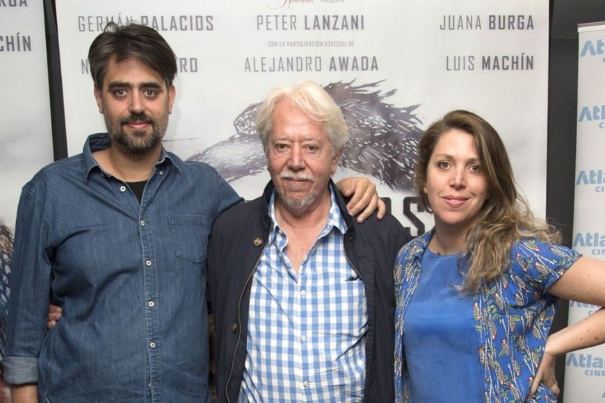 Nicolás, Luis y Lucía Puenzo, en una conferencia de prensa por “Los últimos”, película dirigida y coescrita por el primero.