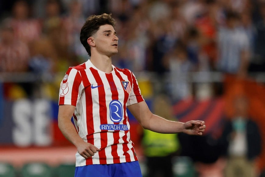 Soccer Football - Copa del Rey - Final - Atletico Madrid v Real Sociedad - Estadio de La Cartuja, Seville, Spain - April 18, 2026
Atletico Madrid's Julian Alvarez looks dejected after missing a penalty during the penalty shootout REUTERS/Marcelo Del Pozo