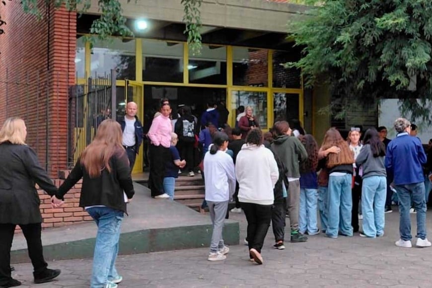 La comunidad educativa en el regreso de la secundaria.